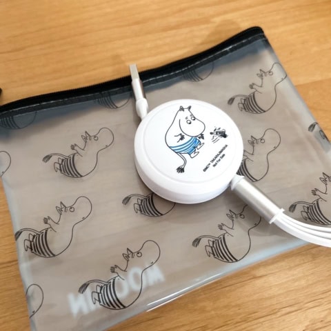 これはレア！ のび～～～るMOOMINの巻き取り式USB充電ケーブル＆ビニールポーチ【オトナミューズ8月号増刊付録】