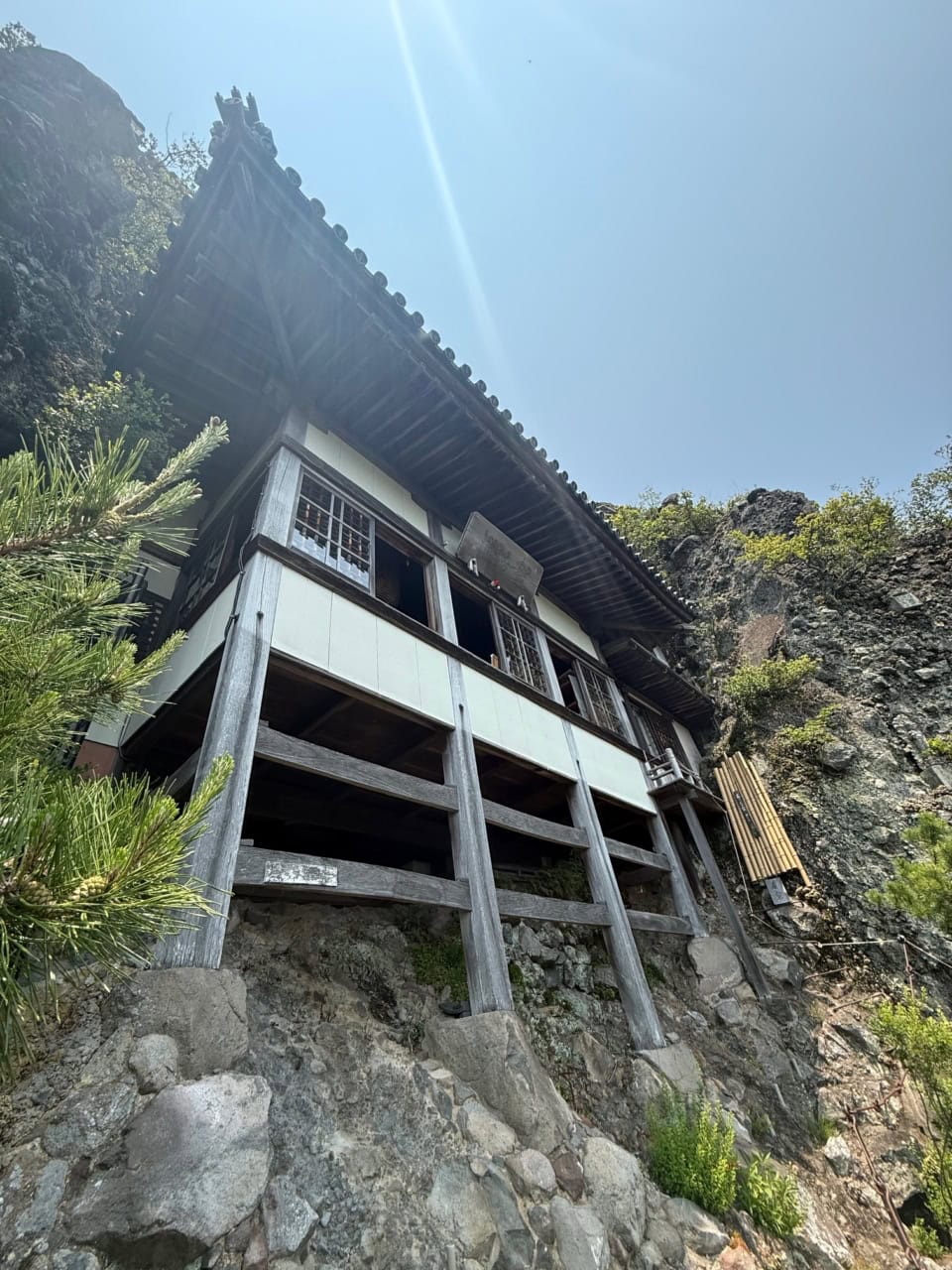 小豆島八十八ヶ所霊場第72番札所「奥の院 笠ケ滝」の本殿