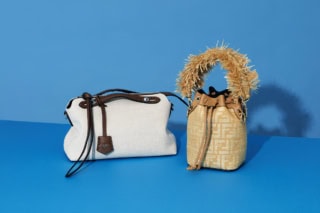 右から：バッグ〈MON TRESOR〉［H18×W14×D12㎝］¥280,500、バッグ〈BY THE WAY SOFT MEDIUM〉［H17×W29×D13㎝］¥385,000※予定価格、日本限定で6月上旬発売予定※共にストラップ付き（共にフェンディ／フェンディ ジャパン）