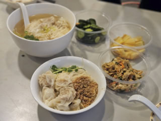 奇福扁食（チーフービェンシー）　ワンタン麺