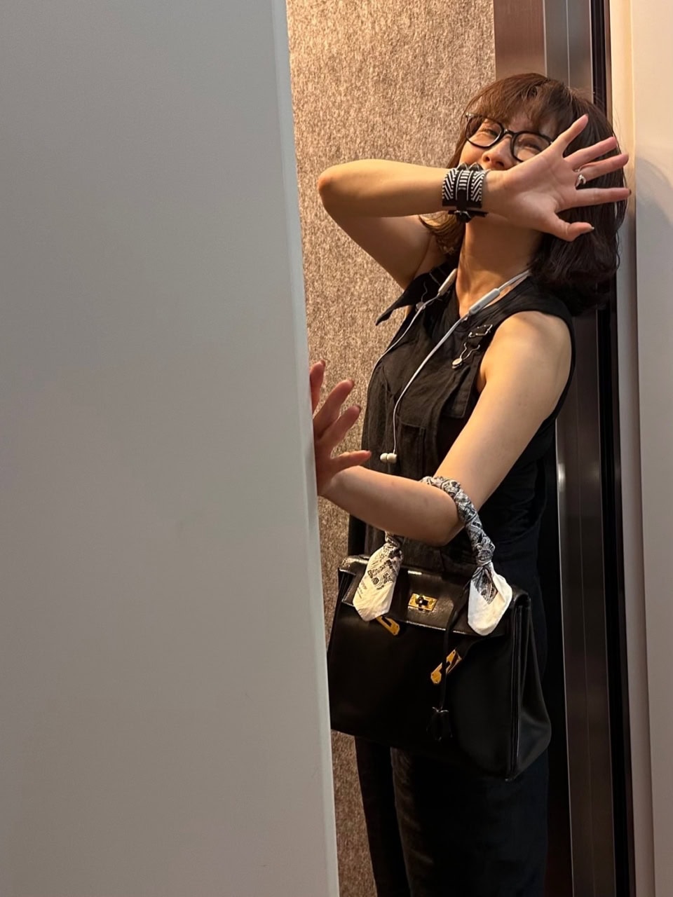風間さんがオーバーオールの下に着ているのはブラックのほう