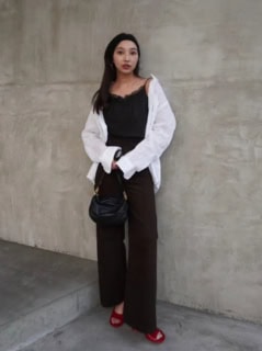 Dries Van Notenのサンダル、Frank＆Eileenのシャツ、MARNOのキャミソール、ZARAのパンツ、LOEWEのバッグ、heyepのヘアバンド、その他は全て本人私物