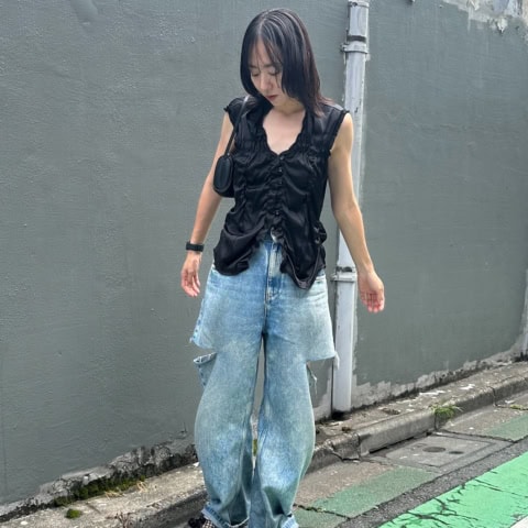 【40代スナップ】ジュエリーのようなパーツでカスタムできる♡韓国発人気サンダル｜魚住優歌さん