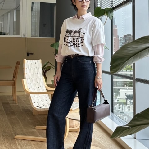 【40代スナップ】遊び心のあるTシャツコーデは「華奢見えサンダル」で上品に！｜桑原優季さん