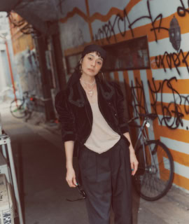 TOROのジャケット、forte_forteのキャミソール、anyteeのパンツ、FUMIKA_UCHIDAのヘッドアクセ、MARYAM NASSIR ZADEHのネックレス、H&Mのピアス／全て本人私物
