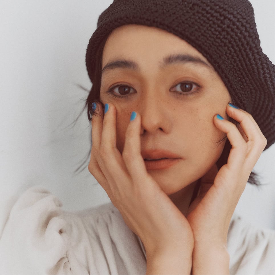 MAISON FLOREのトップス、ENTWURFEINのキャスケット／共に本人私物
