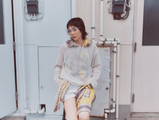NKNITのトップス、ZARAのベアトップ、LA PRESTIC OUISTONのスカーフ、POLOのショートパンツ、SHEINのサングラス／全て本人私物