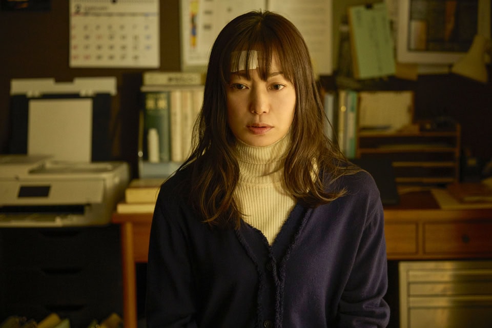 映画『近畿地方のある場所について』瀬野千紘（せの・ちひろ）役　演：菅野美穂　©2025「近畿地方のある場所について」製作委員会