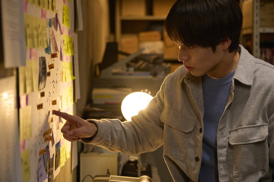 映画『近畿地方のある場所について』赤楚衛二02　©2025「近畿地方のある場所について」製作委員会