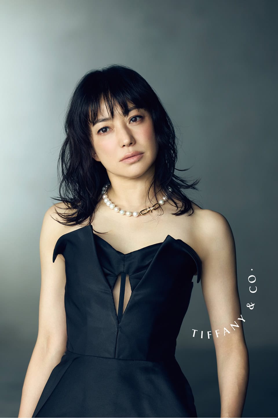 ネックレス〈ティファニー タイタン BY ファレル・ウィリアムス〉［YG×フレッシュウォーターパール×DIA〉¥4,070,000（ティファニー／ティファニー・アンド・カンパニー・ジャパン・インク）、ビスチェ¥309,760（マックイーン／アレキサンダー・マックイーン クライアントサービス）