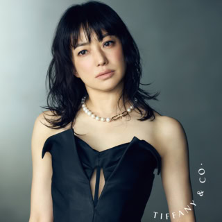 「子どもが生まれてから、パールはただのジュエリーではなくなった」菅野美穂とパール、そしてモノトーン