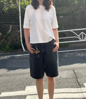 着るとこんな感じ。二の腕をカバーできる袖丈なのもよかったです！