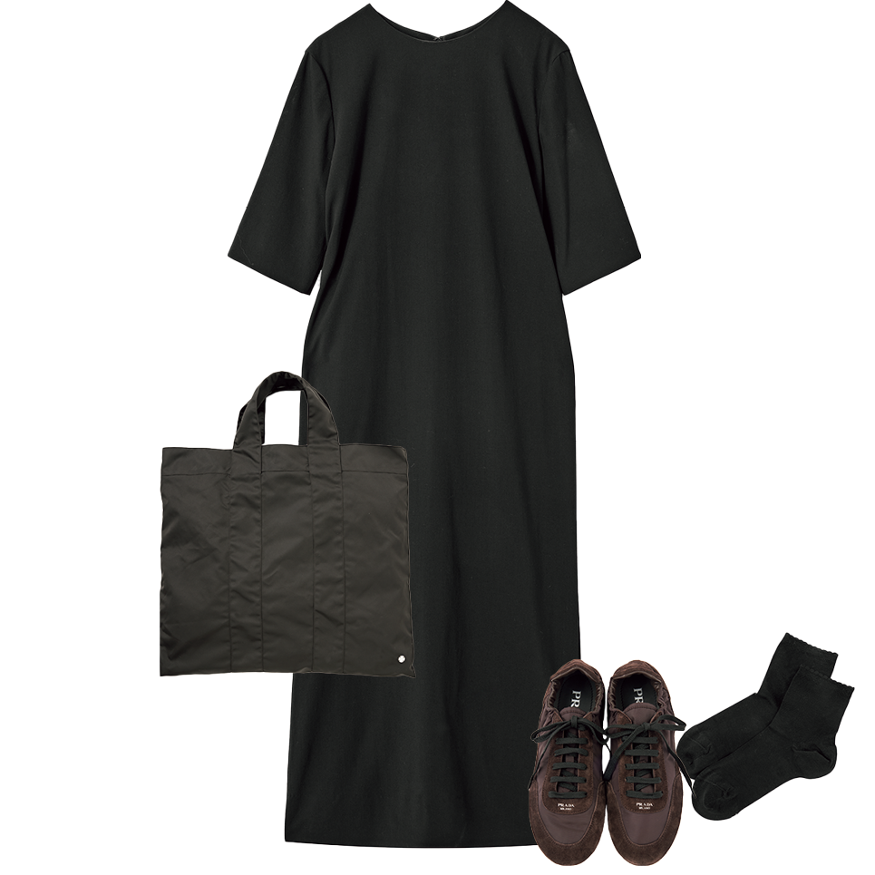 ATONのドレス、THE ROWのバッグ、BLEUFORETのソックス、PRADAのスニーカー／全て本人私物