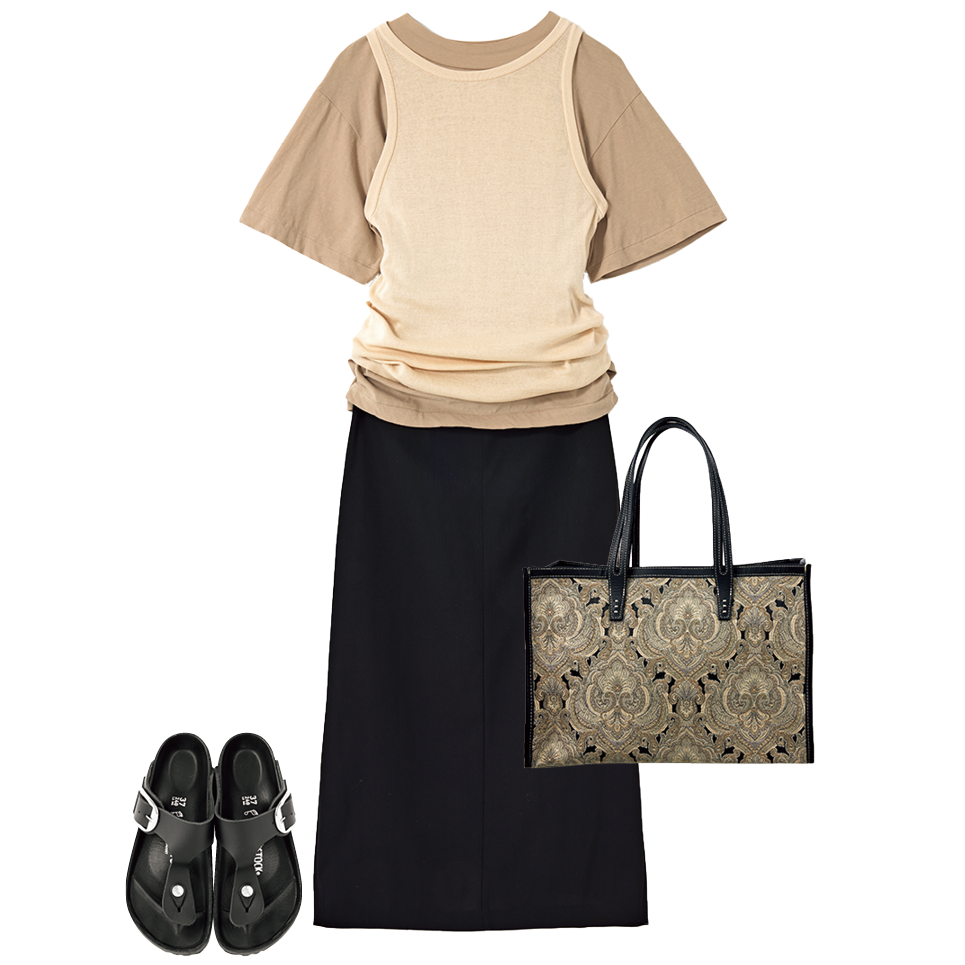 ATONのタンクトップとTシャツ、PRADAのスカート、A VACATIONのバッグ、BIRKENSTOCKのサンダル／全て本人私物