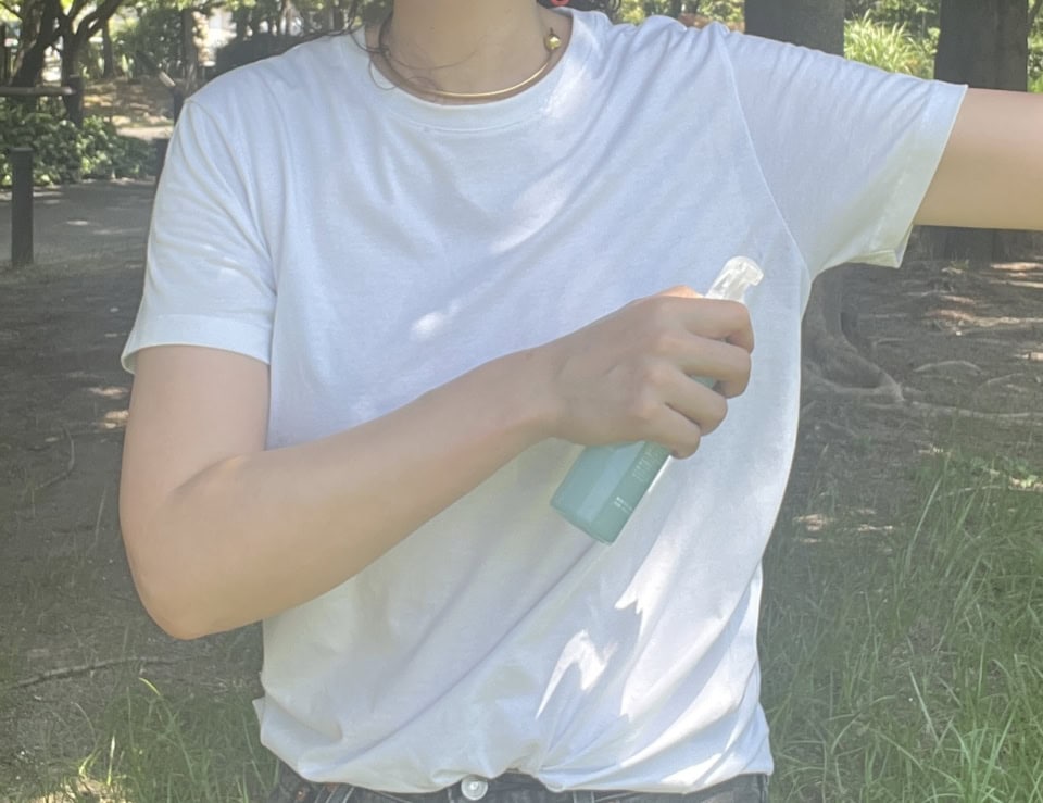筆者は脇下に異常に汗をかくので（笑）、脇下は多めに使ったみました！