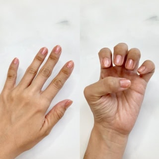 自爪も透けるシアー感でたっぷり入った繊細なラメも可愛い