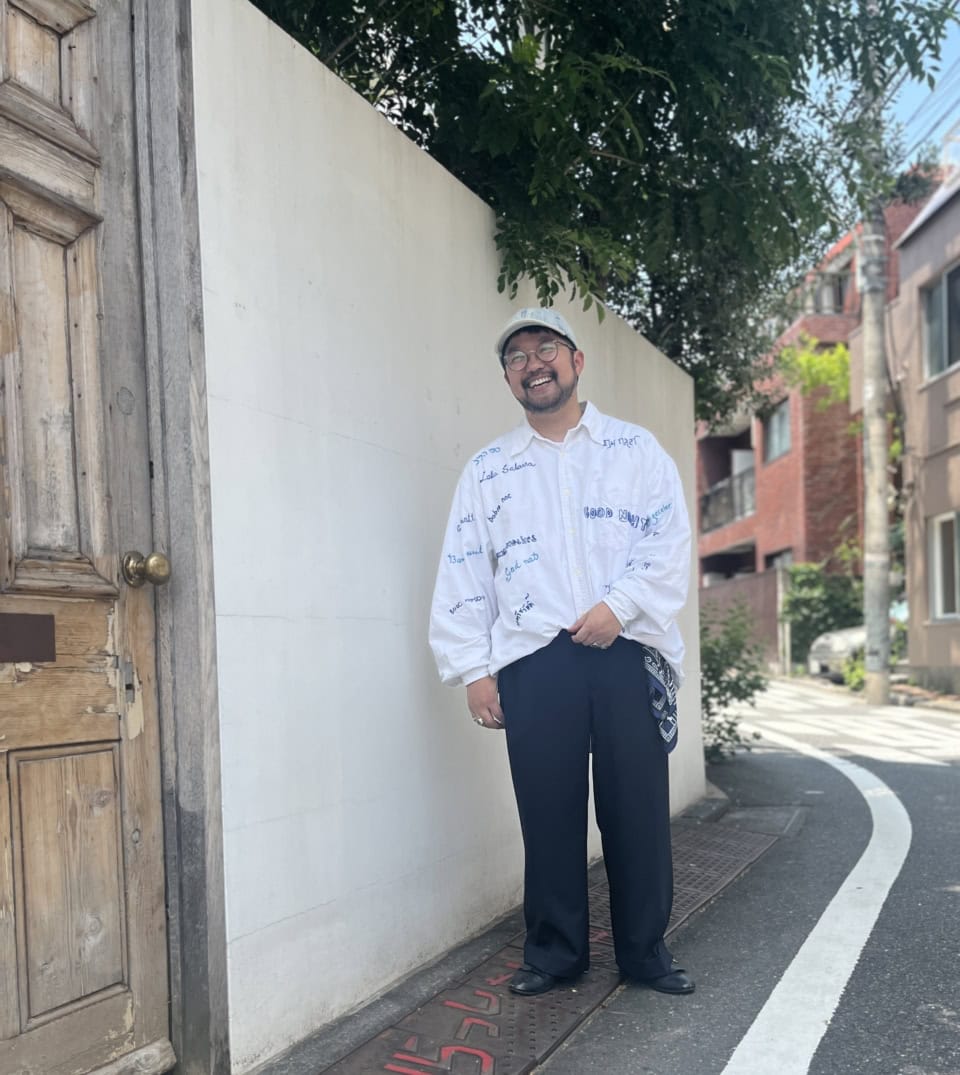 夏でも長袖とウールが涼しい!?天然素材とカラーを駆使した柴谷修さんの清涼コーデ【メンズ服に学ぶ】
