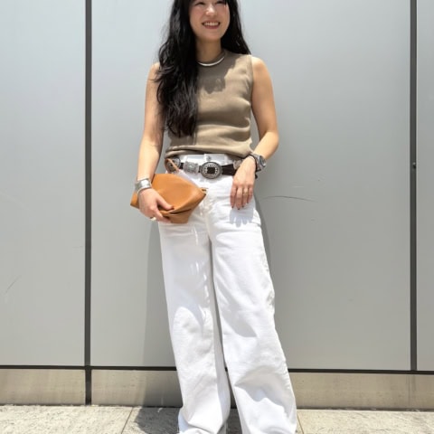 【40代スナップ】ベージュトーンをほっこりさせない秘密は“小物選び”にあり！｜大平温子さん