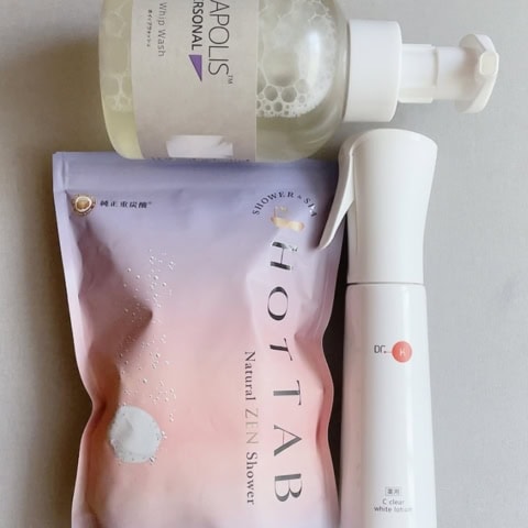 意外と見られている【背中】はバスタイムとスプレーで賢く対策！ 大人のための背中スキンケア3選