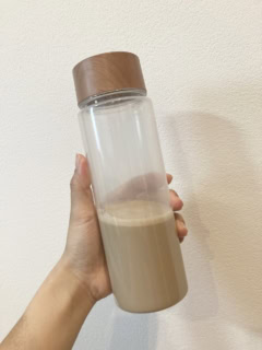 香り高い紅茶の味わいとミルクが感じられるロイヤルミルクティー風味。シェーカーは別売りで購入可能ですが、私は手持ちのボトルに水200mLを入れて代用。