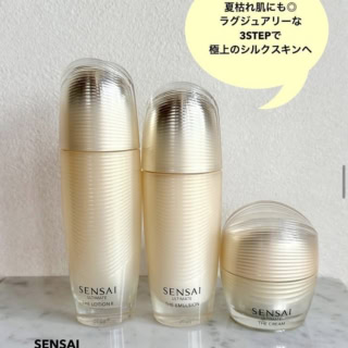 SENSAI UTM ザ ローション Ⅱ ¥28600、SENSAI UTM ジ エマルジョン N ¥42,900、SENSAI UTM ザ クリーム N ¥85,800
