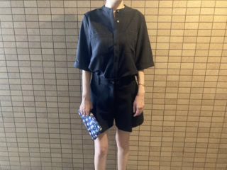 サマナチュラ リネンライクバンドカラーハーフスリーブブラウス￥3,960（クロス ファンクション）