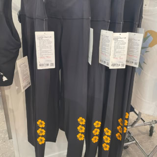 着心地のよさに定評のあるレギンス。日本人向けサイズは少なかった、オープン前に並んだら買えそうです