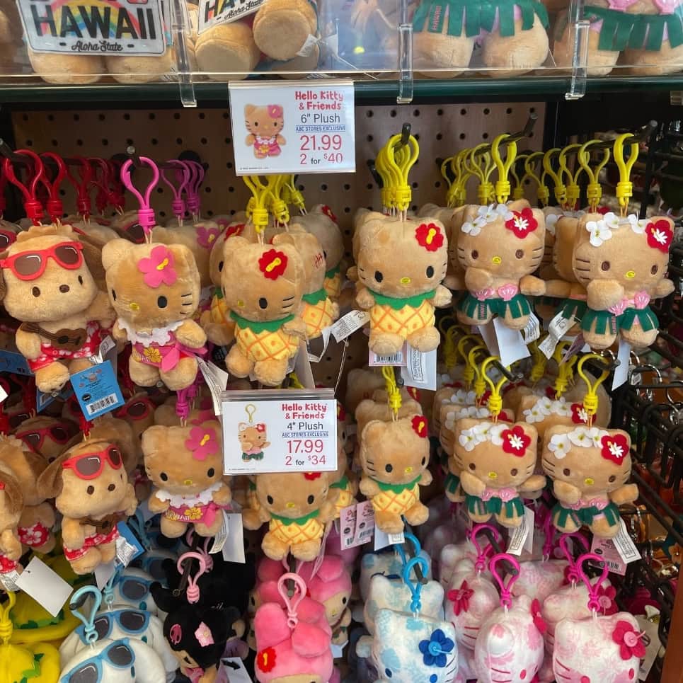 『ABC STORE』店頭にて。ぬいぐるみもありますよ