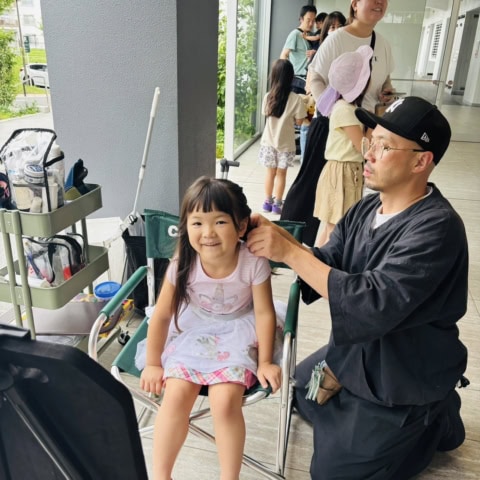 スタイリスト木津明子の【こども食堂】みんな大喜び！素敵なプロ集団「移動美容院」がやってきた