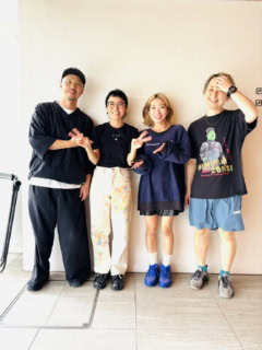 北さんと小さな美容室チームの２人と木津。３人とも丁寧にスピーディに作業を進めてくださり、まさにプロフェッショナルでした♡また来てくださいね！
