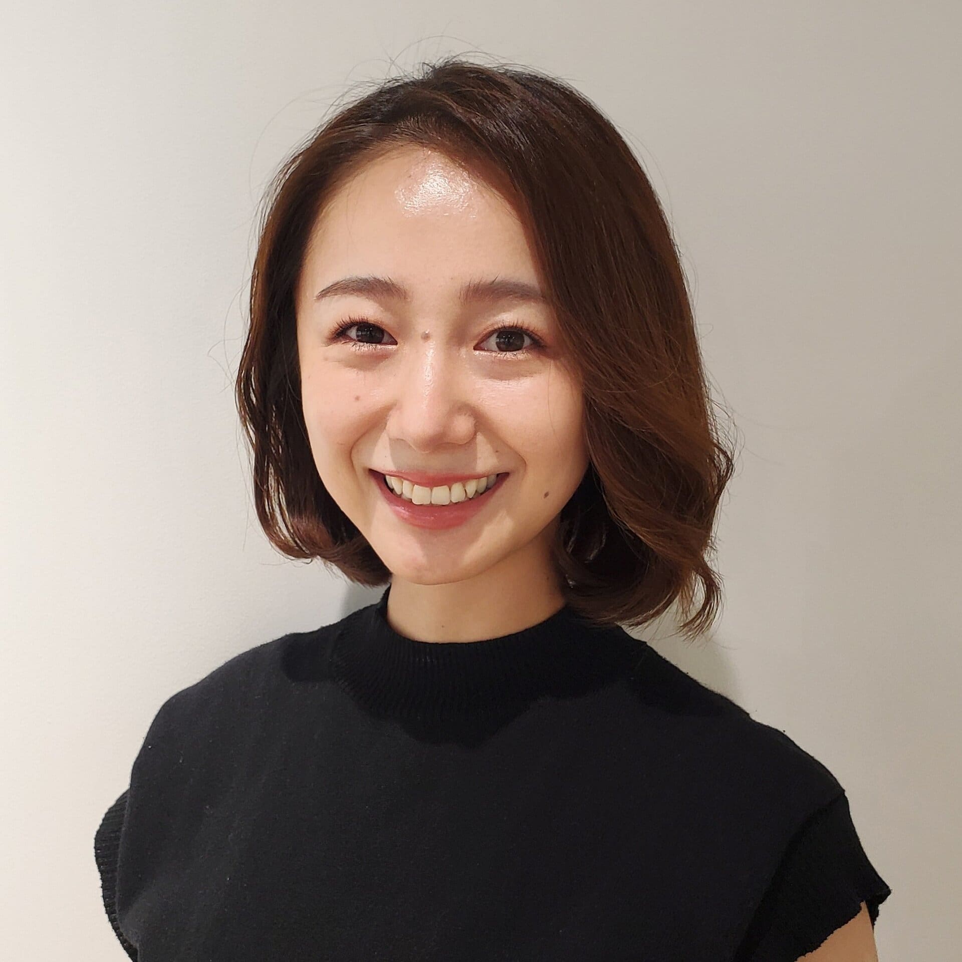 コーセー PR・平井祐未さん。コーセーに入社後、店舗の営業を経験。現在は、KOSEを冠する約10ブランドのPRを担当。