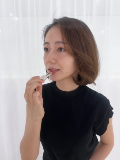 やわらかくとろけるようなのび広がりを感じながら、ゆっくり、少しオーバーに塗るのがお気に入りです。