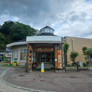 ふと立ち寄った『地元直売所』おみやげも買えますが、現地の方もいらしていたような？