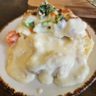 ソースをたーっぷりつけて食べても余るくらいソースがあるわけ！ うれしい！ ソースいっぱいってうれしい！