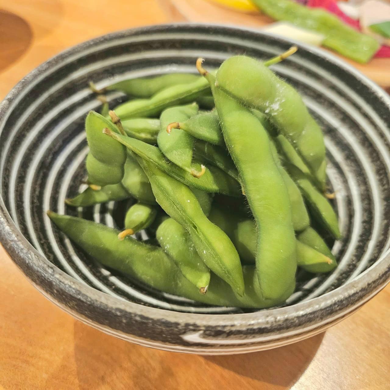 お品書きにもなく、そっと出てきた枝豆だってビビるほど美味しいわけ。どうやって茹でたのかしら。