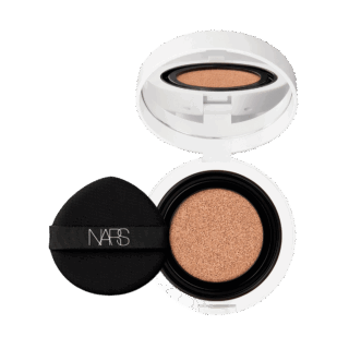 ナーズ ライトリフレクティング セラムクッションファンデーション SPF42・PA++ 全8色 ￥8,580〈セット価格〉（NARS JAPAN）