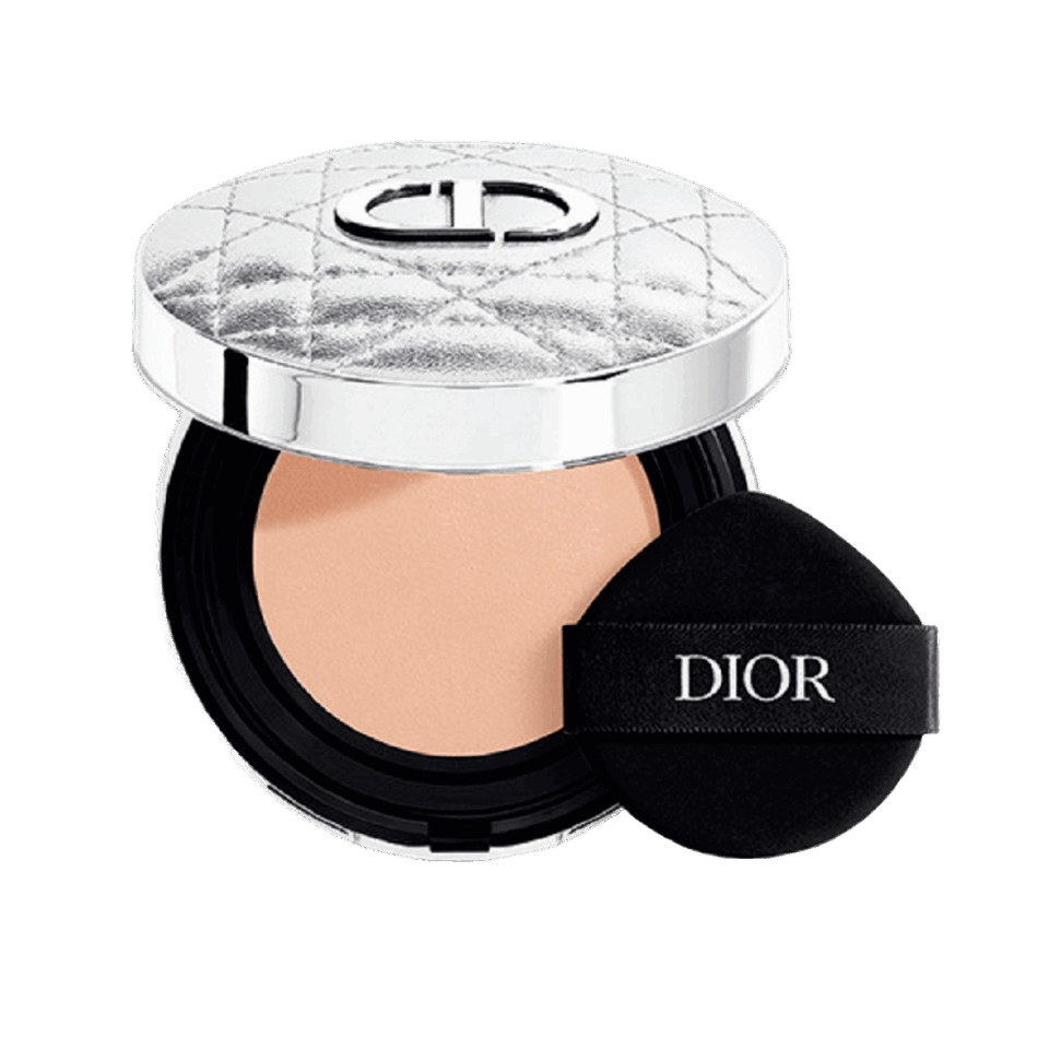 ディオール ディオールスキン フォーエヴァー イドラ グロウ クッション SPF50・PA+++ リフィル 全7色 ￥6,710、同 クッション ケース シルバー カナージュ ￥3,630（パルファン・クリスチャン・ディオール）