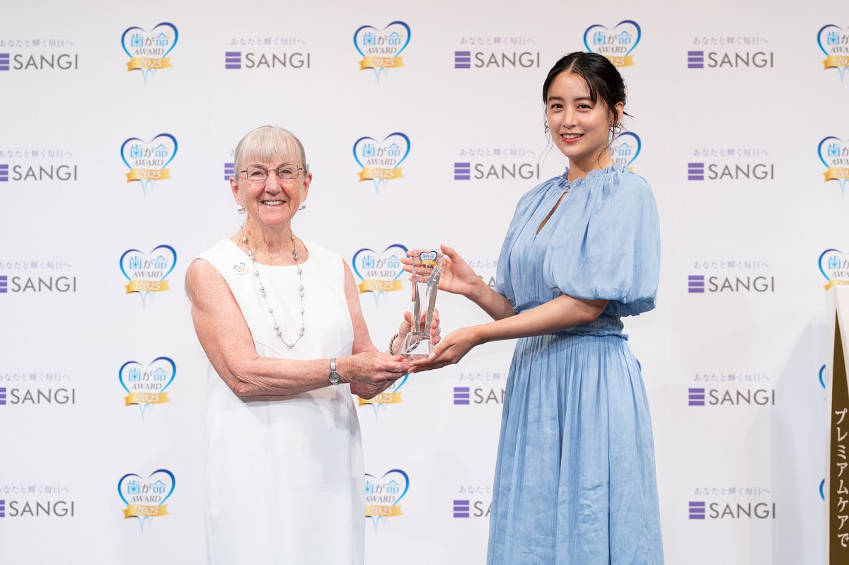 右から：山本美月さん、サンギ代表取締役社長 ロズリン・ヘイマンさん