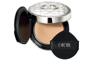 DIOR ディオールスキン フォーエヴァー イドラ グロウ クッション SPF50/PA+++ 全7色 リフィル ¥6,710、同 クッション ケース シルバー カナージュ ¥3,630（共にパルファン・クリスチャン・ディオール）