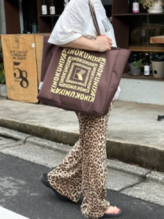 肩掛けして使えるので、重たい荷物でも安心。