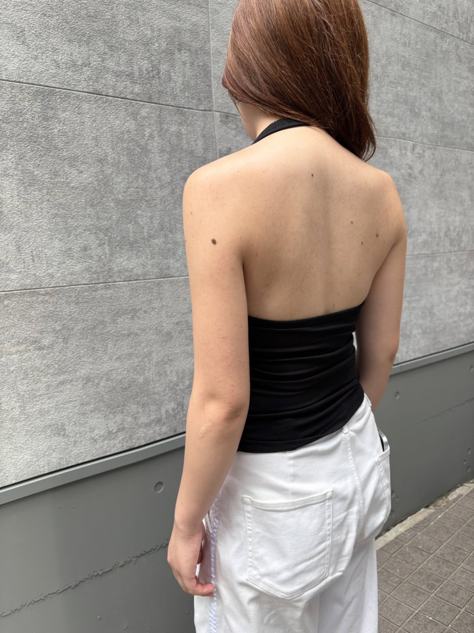 ヘルシーな肌見せが叶うバックデザイン