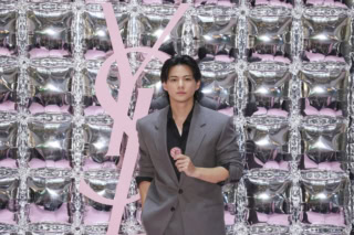 「YSL BEAUTY LOVE GAME TOKYO UNDERGROUND」のレセプションに登壇した平野さん。