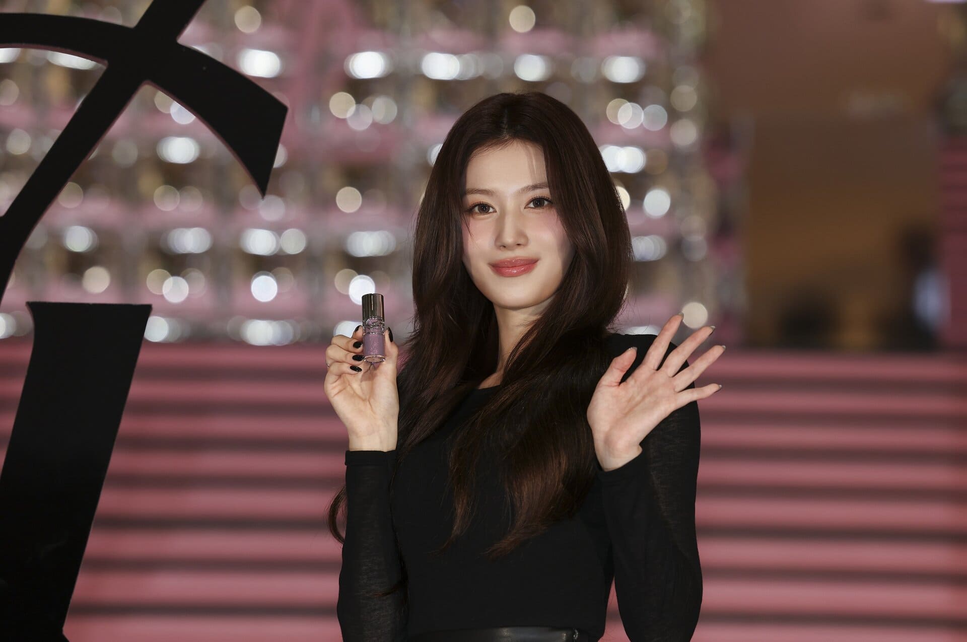 「YSL BEAUTY LOVE GAME TOKYO UNDERGROUND」のレセプションに登壇した、サナさん。