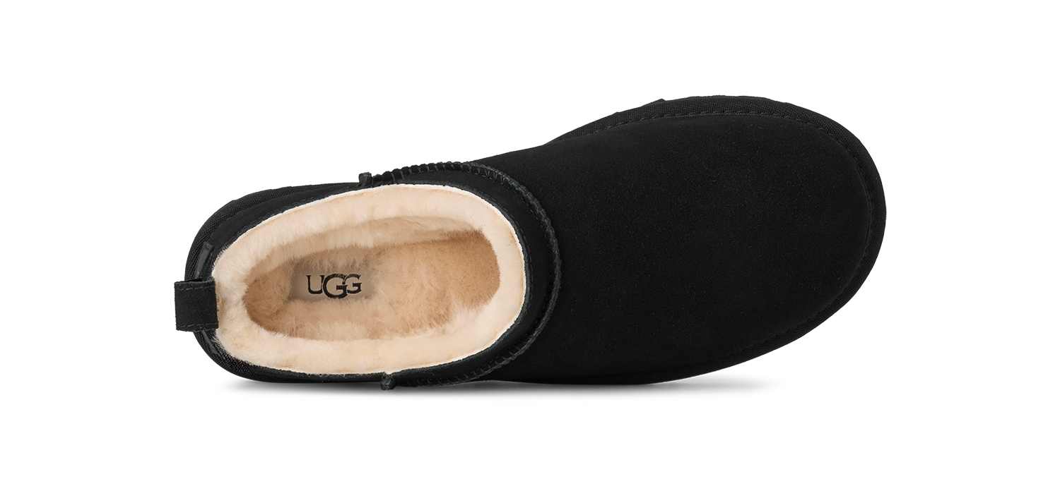 「クラシック マイクロ」ブーツ［ソール約3.8㎝］¥24,200（UGG®／デッカーズジャパン）