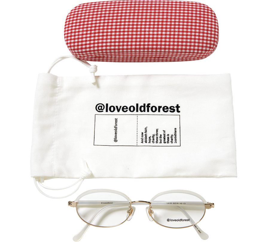 聖水にある人気ヴィンテージアイウェアショップlove old forestのオリジナル眼鏡が日本で買えるのはここだけ。ケースも可愛い♡。眼鏡¥17,600（love old forest／共にTOKYO WEEKLY JOURNAL）