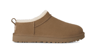 「クラシック マイクロ」ブーツ［ソール約3.8㎝］¥24,200（UGG®／デッカーズジャパン）