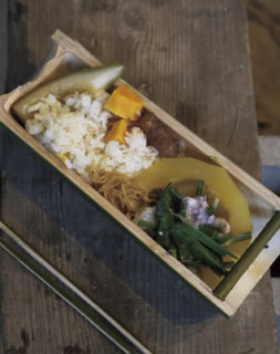 吉川ひなの夏の西表島でキャンプ なんともワイルドで美味しいごはん