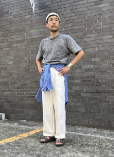 「肩かけ同様、腰巻きも結び目はずらしてセットするのがベストです」（安武さん）