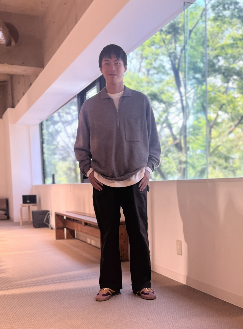 袖口のあしらいが最高に洒落てる!旬のブラウンで作る清水大地さんの初秋コーデ【メンズ服に学ぶ】