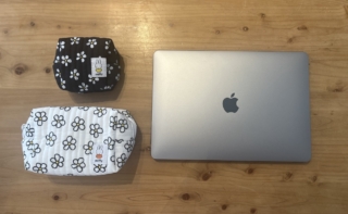 13インチのMacBook Airに対し、サイズはこんな感じ